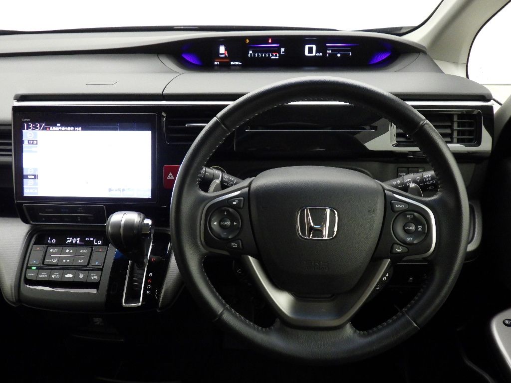 2021 Honda Stepwgn 4WD ホンダセンシング auction photo 3