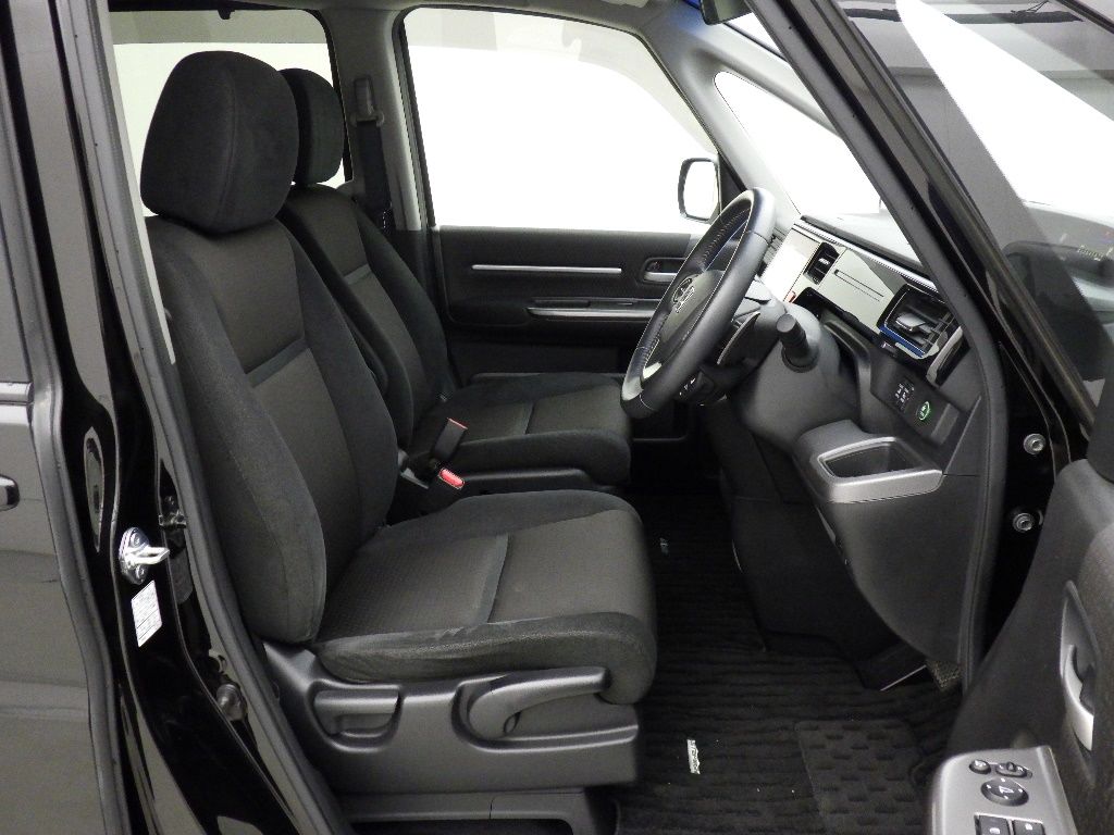 2021 Honda Stepwgn 4WD ホンダセンシング auction photo 6