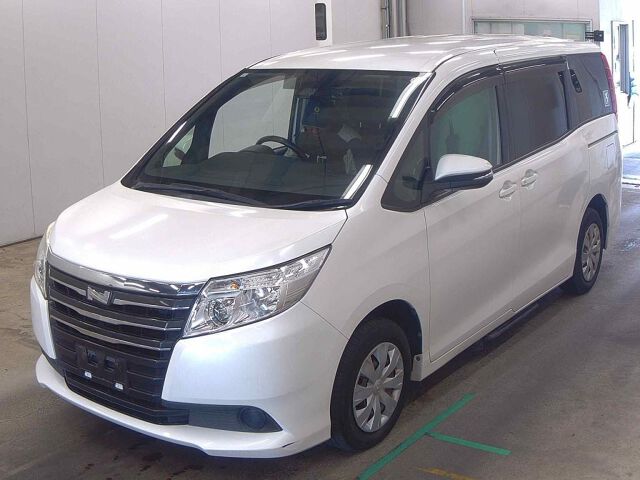2017 Toyota Noah X ウェルキャブ auction photo 4