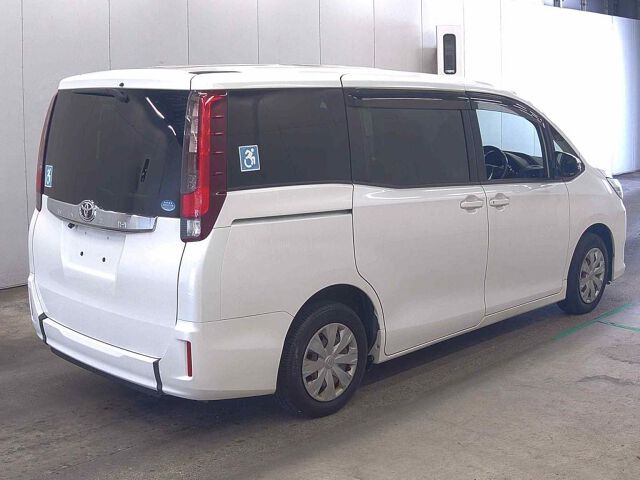 2017 Toyota Noah X ウェルキャブ auction photo 5