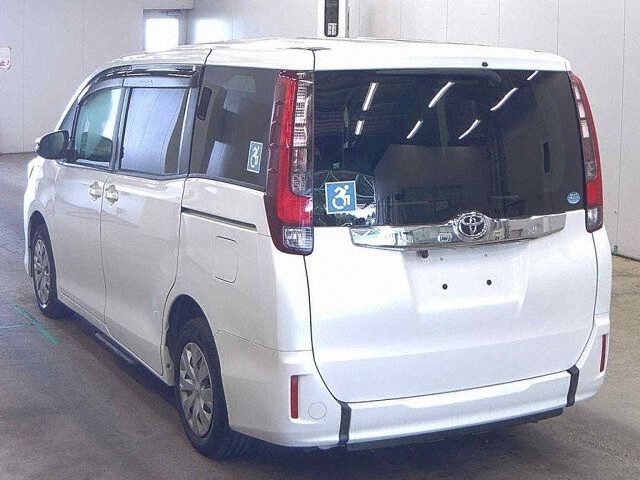 2017 Toyota Noah X ウェルキャブ auction photo 2