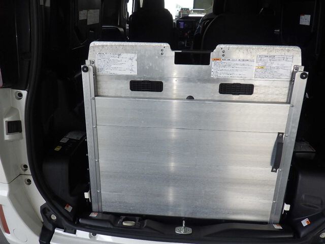 2017 Toyota Noah X ウェルキャブ auction photo 6