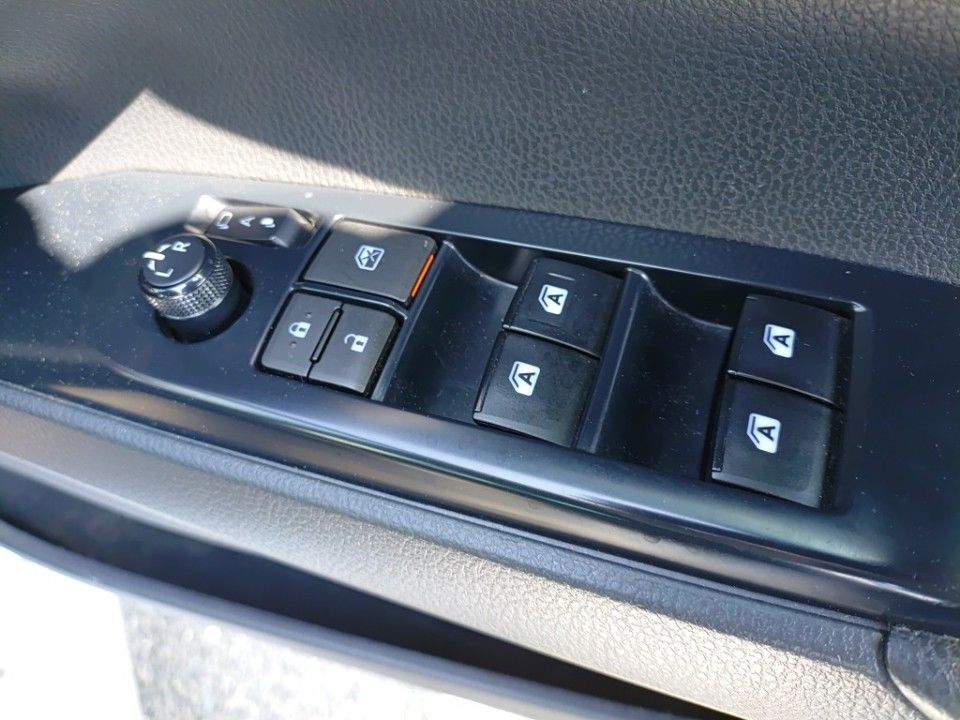 2019 Toyota Camry auction photo 14