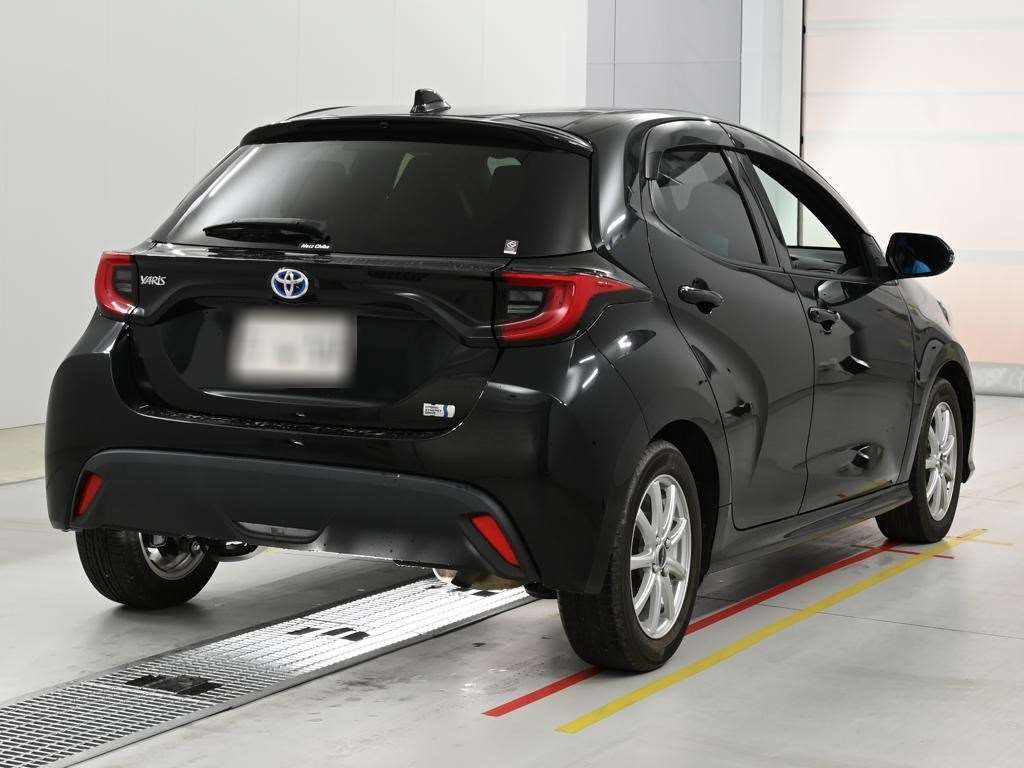 2021 Toyota Yaris ハイブリッドG auction photo 2