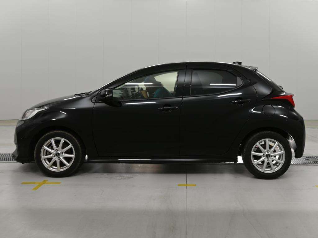 2021 Toyota Yaris ハイブリッドG auction photo 4
