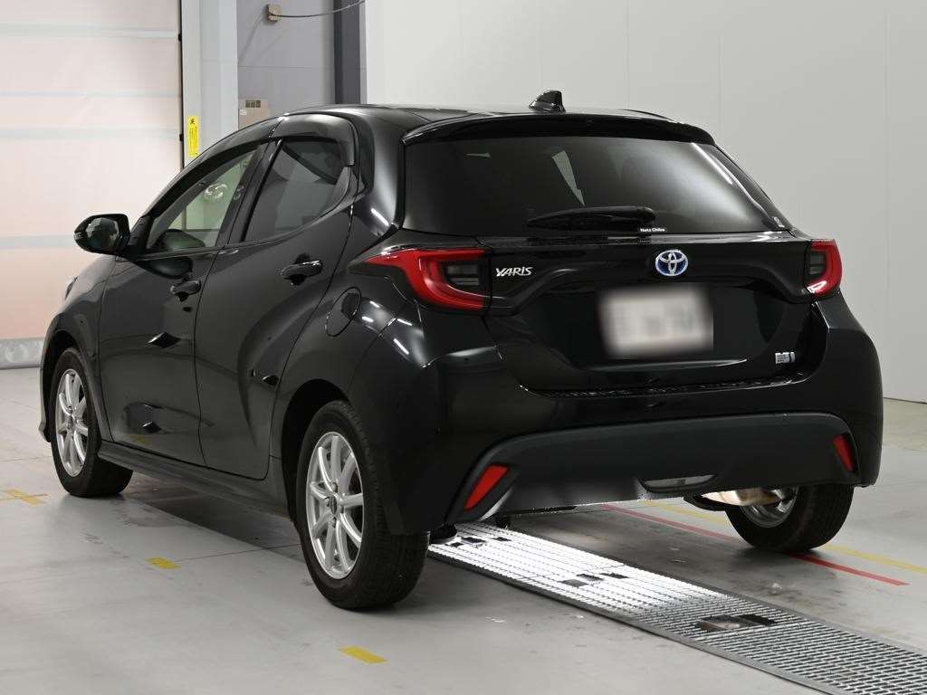 2021 Toyota Yaris ハイブリッドG auction photo 6
