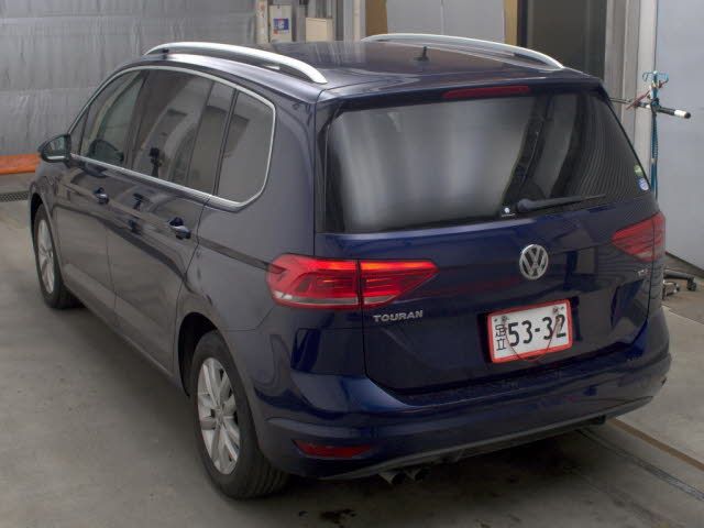 2017 Volkswagen ゴルフトゥーラン TSI Comfortline auction photo 2
