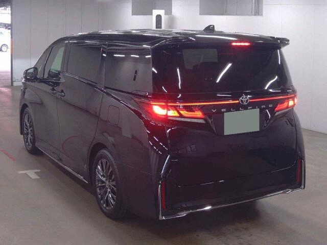 2025 Toyota Vellfire Z Premier auction photo 2