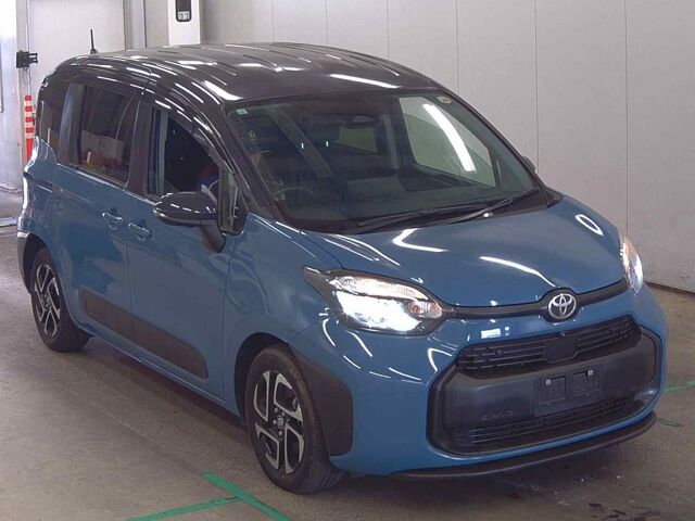 2023 Toyota Sienta ハイブリッドG Japan auction vehicle