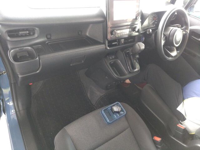 2023 Toyota Sienta ハイブリッドG auction photo 3