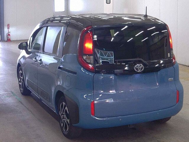 2023 Toyota Sienta ハイブリッドG auction photo 2
