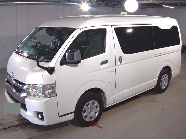 2024 Toyota Hiace GL 4WD auction photo 4