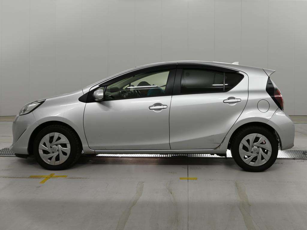2021 Toyota Aqua S auction photo 4