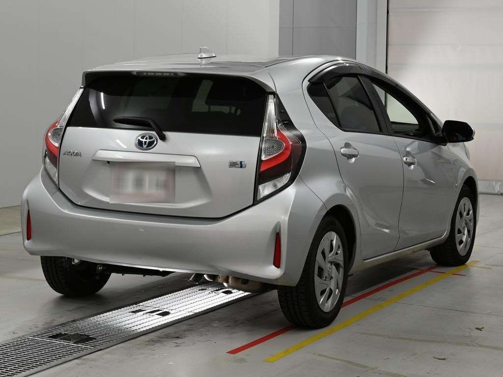 2021 Toyota Aqua S auction photo 2