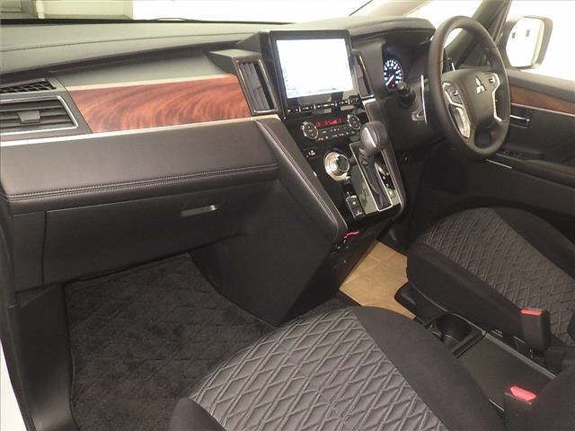 2020 Mitsubishi Delica D:5 4WD P 8-seater auction photo 4