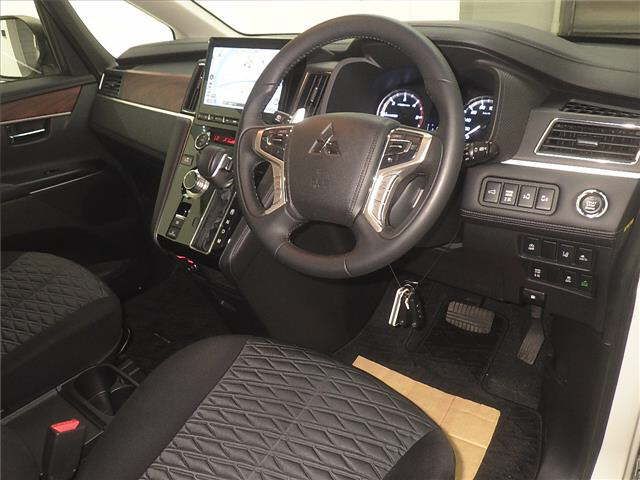 2020 Mitsubishi Delica D:5 4WD P 8-seater auction photo 3