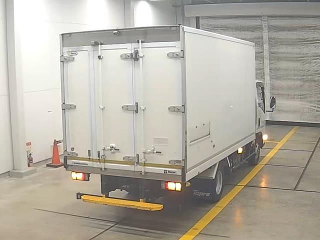 2022 Isuzu Elf Refrigerated and frozen trucks auction photo 2