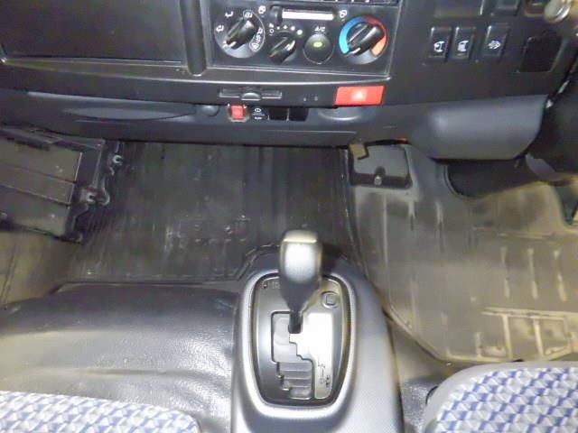 2022 Isuzu Elf Refrigerated and frozen trucks auction photo 8