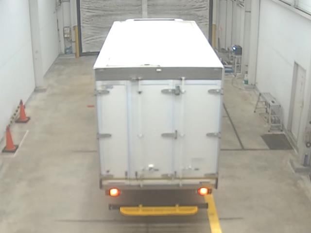2022 Isuzu Elf Refrigerated and frozen trucks auction photo 3