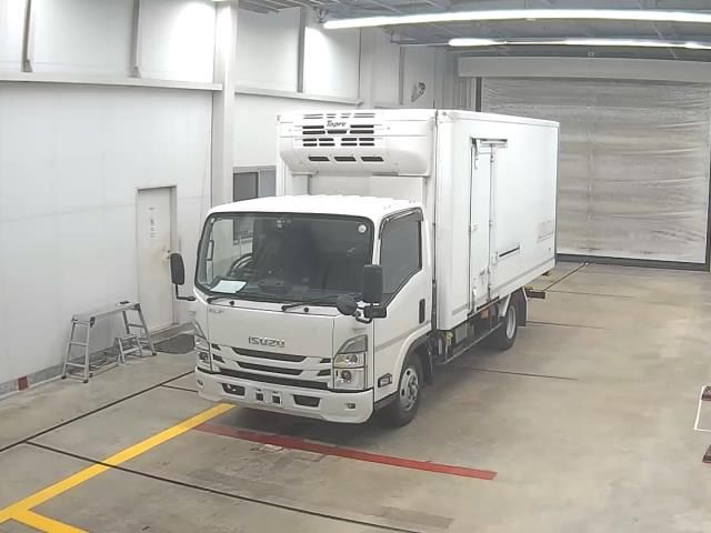 Japan Auction Vehicles 10 2022 Isuzu Elf Refrigerated and frozen trucks auction photo