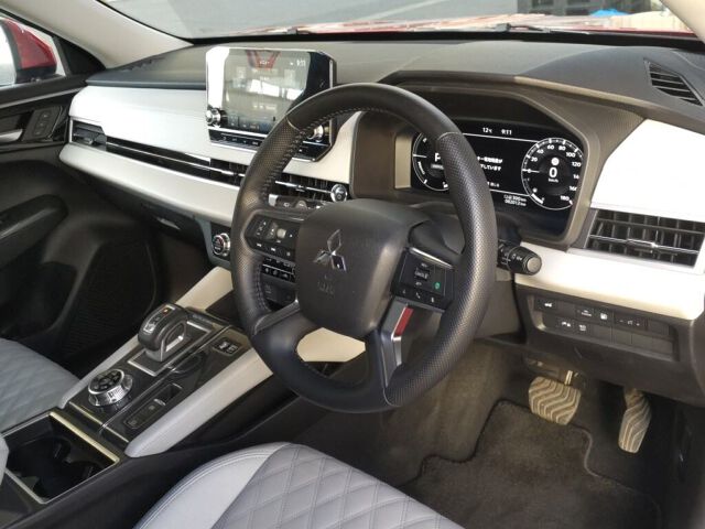 2022 Mitsubishi Outlander PHEV G 4WD auction photo 3