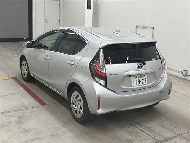 2020 Toyota Aqua S auction photo 2