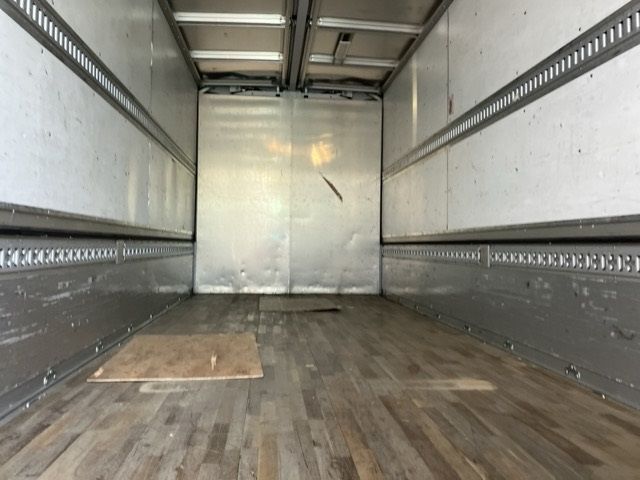 2010 Isuzu Forward アルミウイング auction photo 17