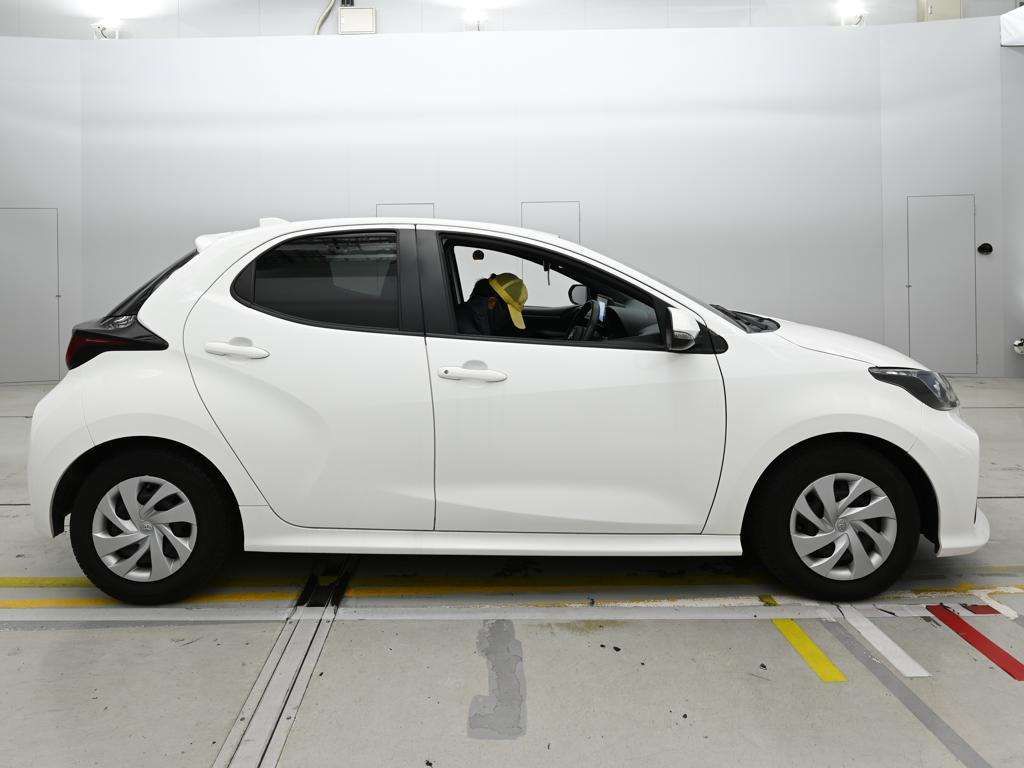 2021 Toyota Yaris X スマートエントリーパッケージ auction photo 3