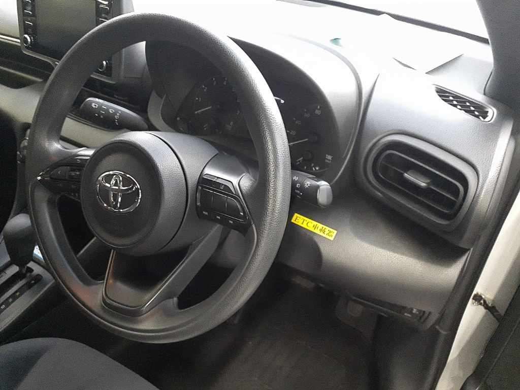 2021 Toyota Yaris X スマートエントリーパッケージ auction photo 9