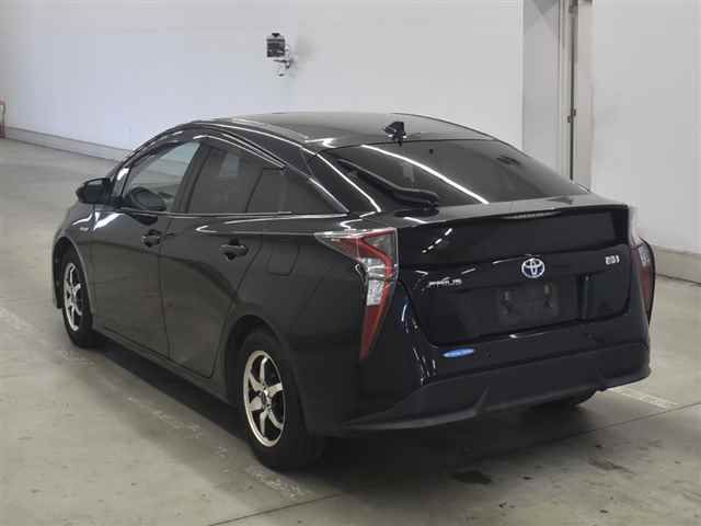 2016 Toyota Prius Aツーリングセレクション auction photo 2