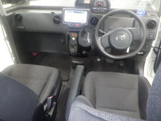 2013 Toyota Spade F auction photo 3