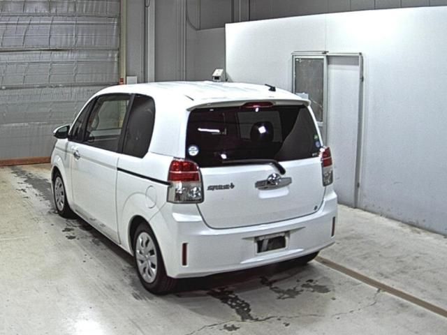 2013 Toyota Spade F auction photo 2