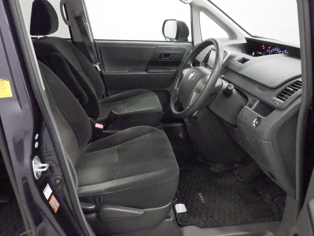 2010 Toyota Voxy XL Edition (8 people) auction photo 6