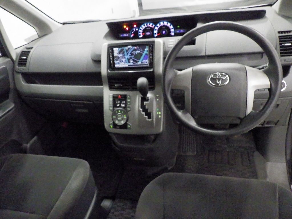 2010 Toyota Voxy X Lエディション 8人 auction photo 3