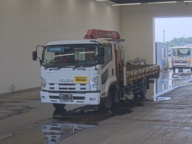 2011 Isuzu Forward Flat Self-Loading Crane, 4-Tier, Wide Japan auction vehicle