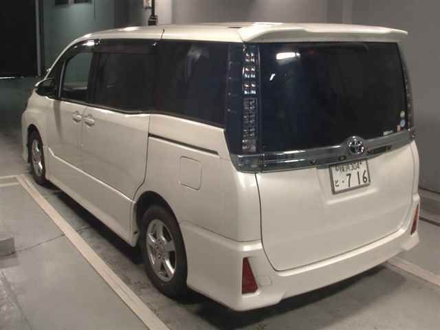 2014 Toyota Voxy ZS auction photo 2