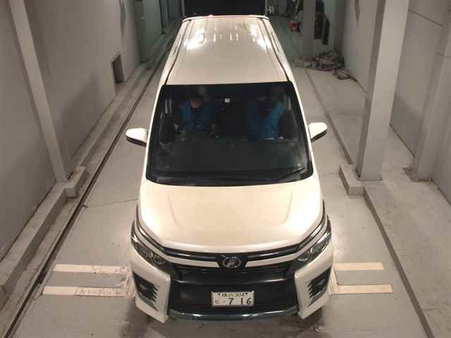 2014 Toyota Voxy ZS auction photo 6