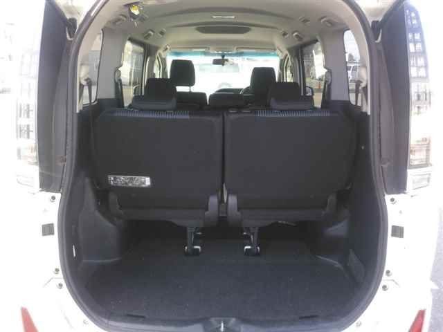 2014 Toyota Voxy ZS auction photo 10