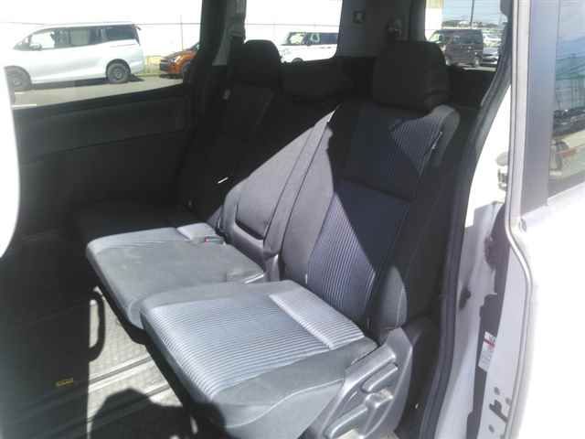 2014 Toyota Voxy ZS auction photo 9