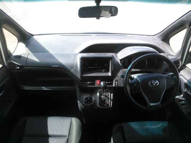 2014 Toyota Voxy ZS auction photo 8