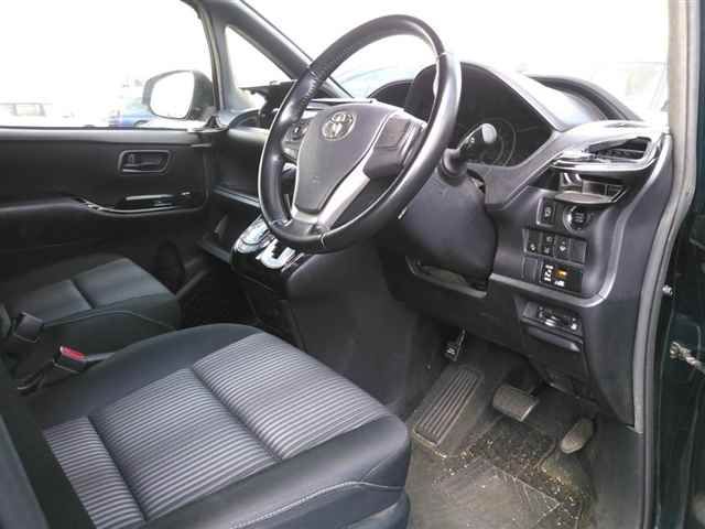 2017 Toyota Noah Si auction photo 3