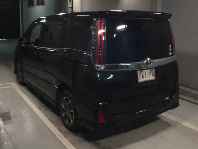 2017 Toyota Noah Si auction photo 2