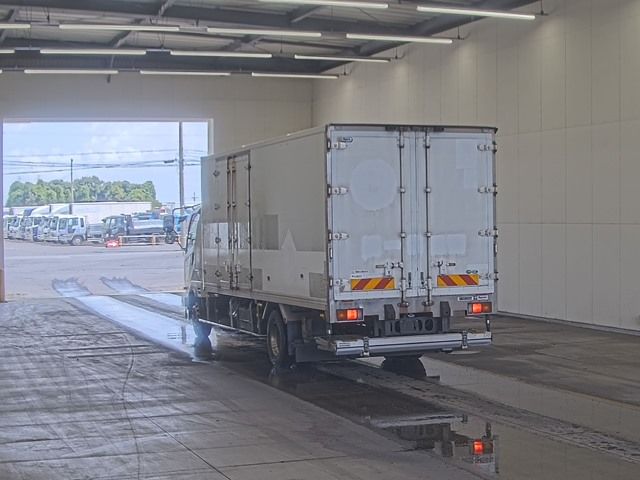 2018 Mitsubishi Fuso Fighter Refrigerated PG auction photo 2