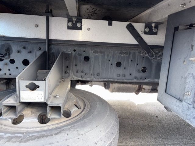 2018 Mitsubishi Fuso Fighter Refrigerated PG auction photo 11