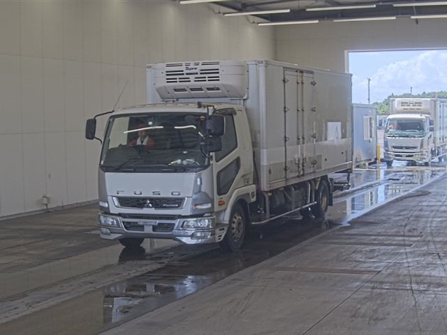2018 Mitsubishi Fuso Fighter Refrigerated PG Japan auction vehicle