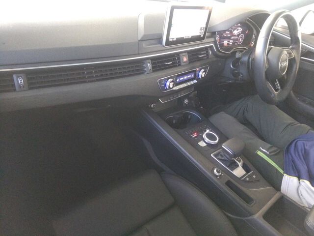 2019 Audi A4 35TFSIスポーツ auction photo 3