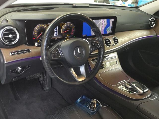 2019 Mercedes-Benz E-Class E400 4M Excursion 4WD auction photo 3