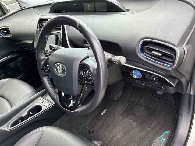 2019 Toyota Prius Sツーリングセレクション auction photo 3