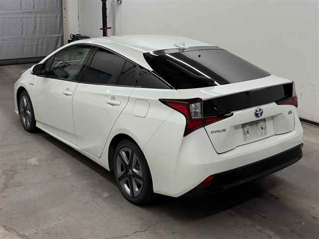 2019 Toyota Prius Sツーリングセレクション auction photo 2
