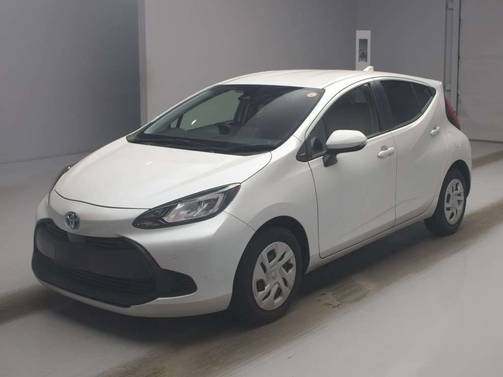 2021 Toyota Aqua X Japan auction vehicle